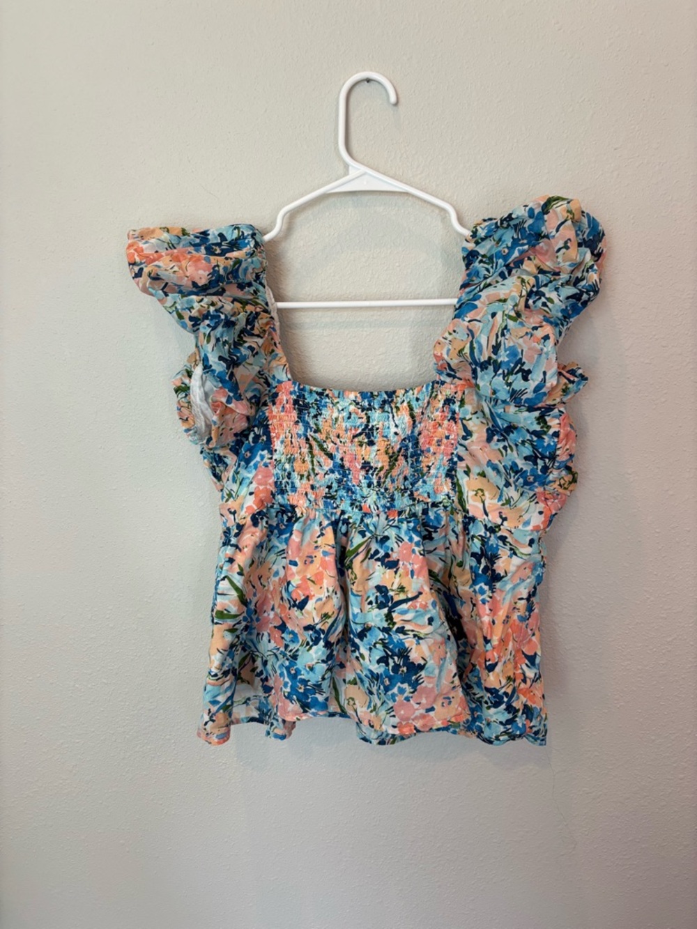 Abercrombie and Fitch Smocked Floral Ruffle Sleeve Women's Top - Picture 2 of 3